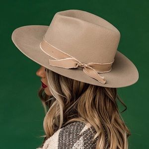 NWT Dressed in LALA Daphne rancher hat beige adjustable band